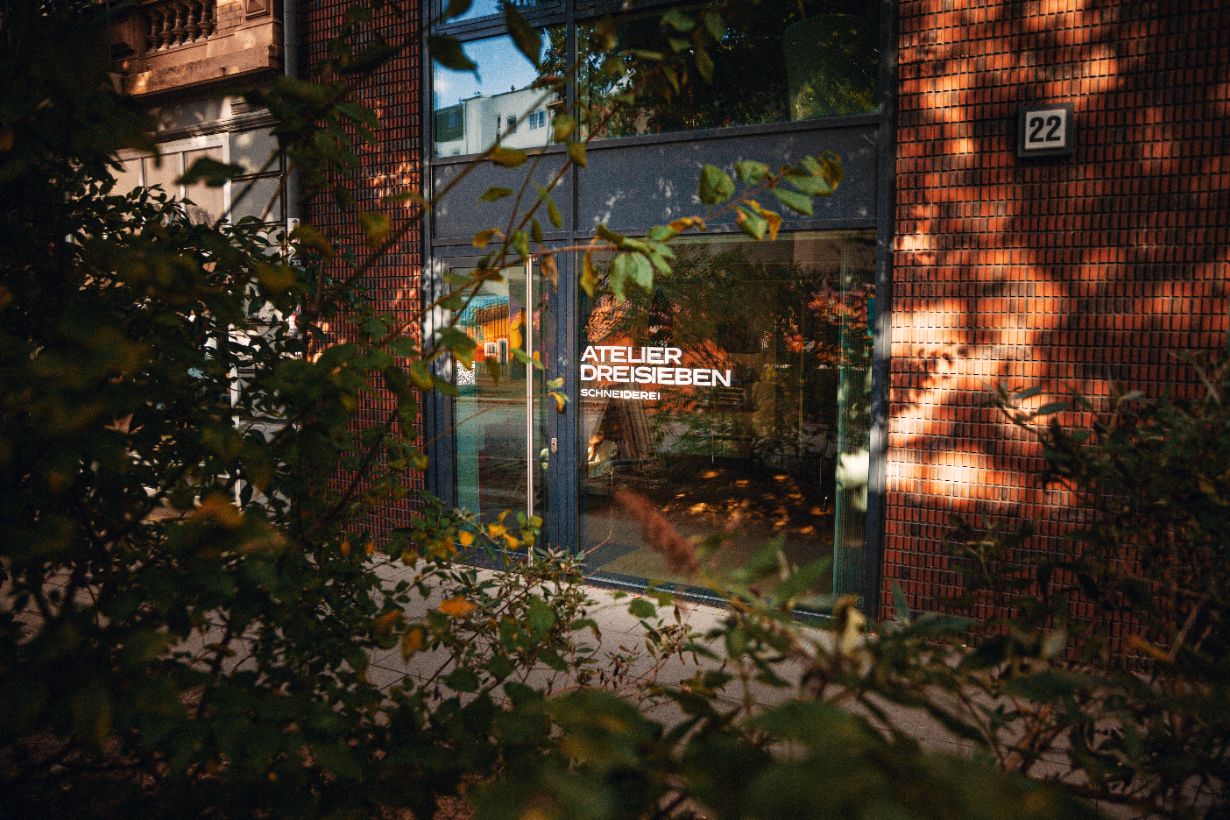 Eingang des Atelier DREISIEBEN in Hamburg